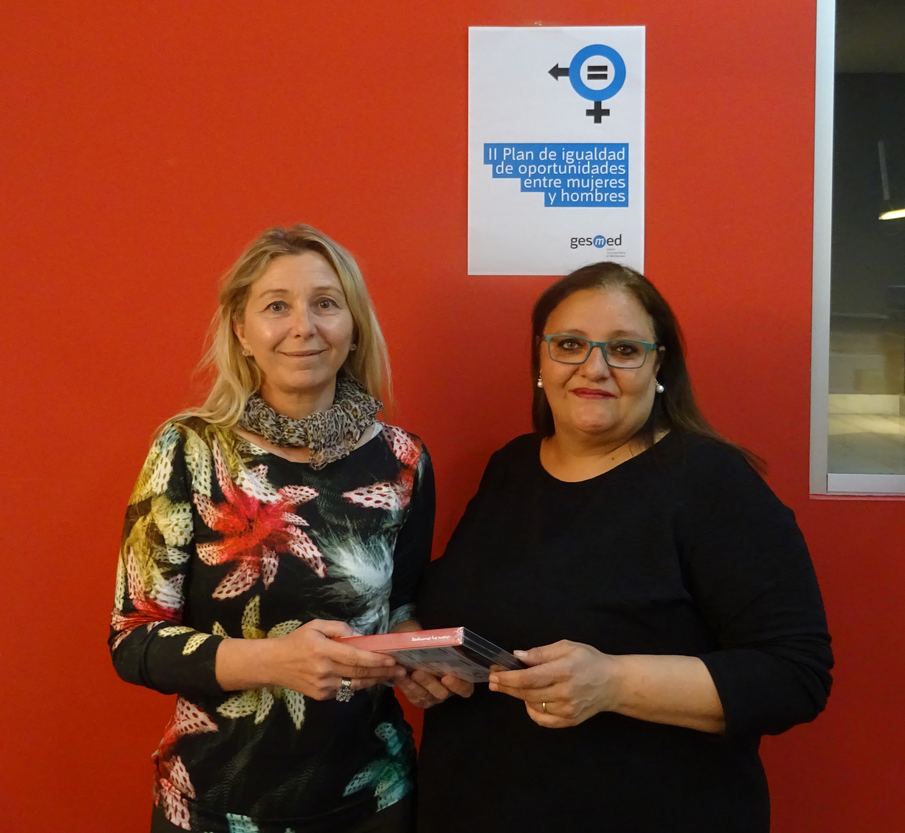 Lee más sobre el artículo Gesmed entrega a una de sus trabajadoras el premio de participación en el diagnóstico del Plan de Igualdad